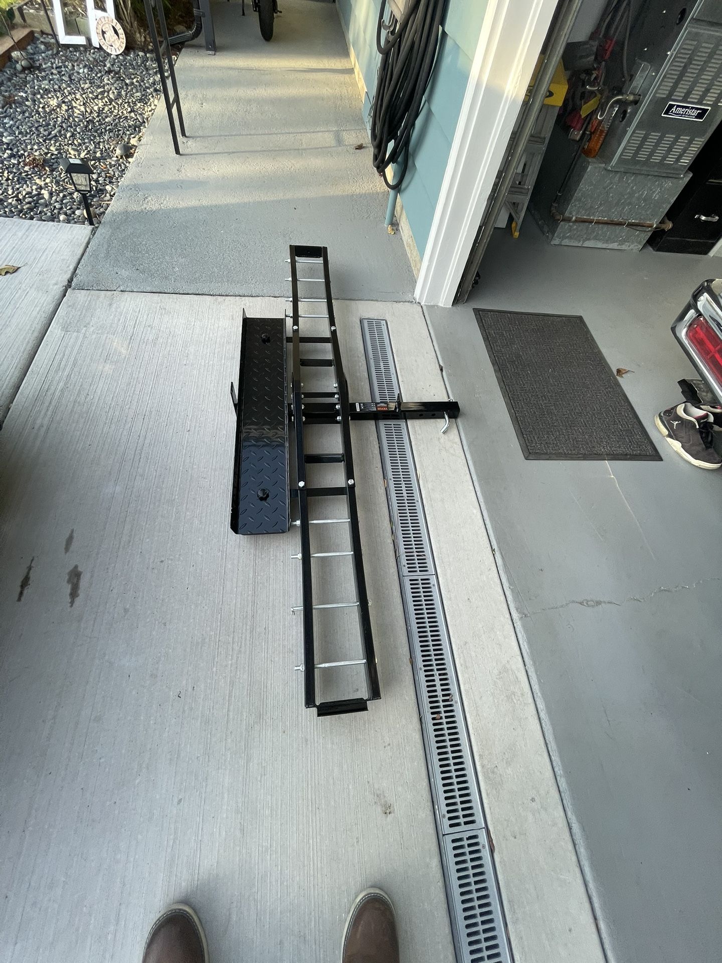 Hitch receiver carrier