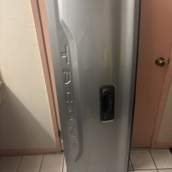 Toyota Tacoma Tailgate In Excellent Condition