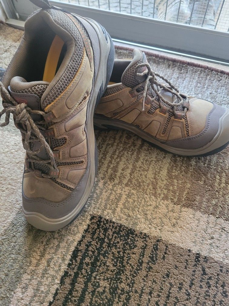 Keen Hiking Boots Size 10.5