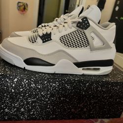 Air Jordan 4 Retro Military Black  Size 10 Men $360