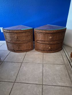 2 corner wicker drawers can be stackable