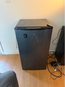 Mini refrigerator