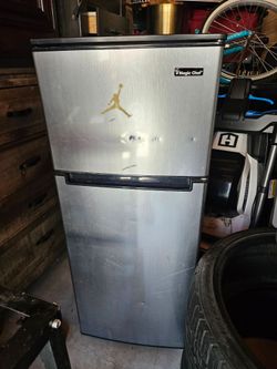 Mini fridge
