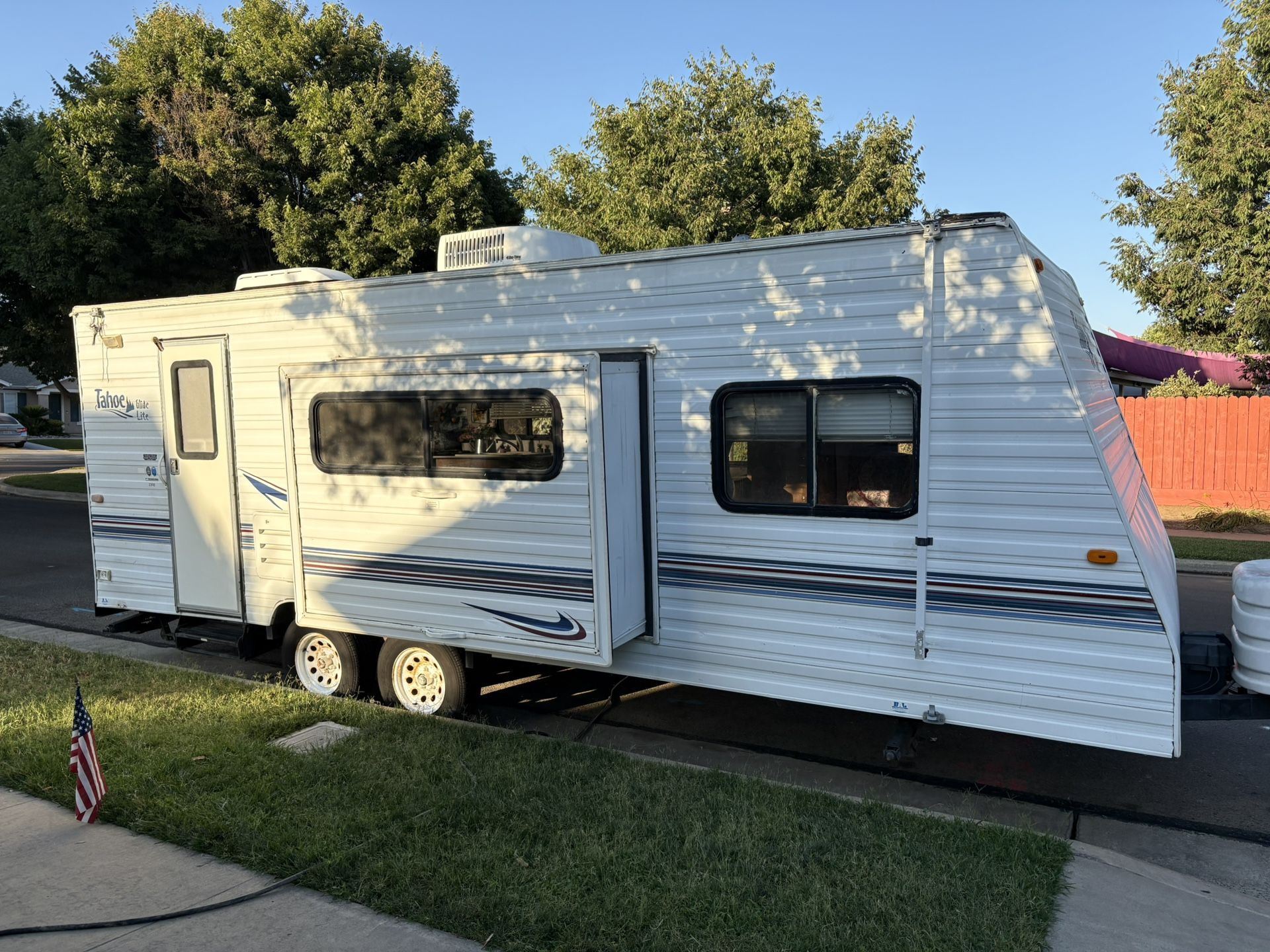 2003 Tahoe Glide lite Travel Trailer