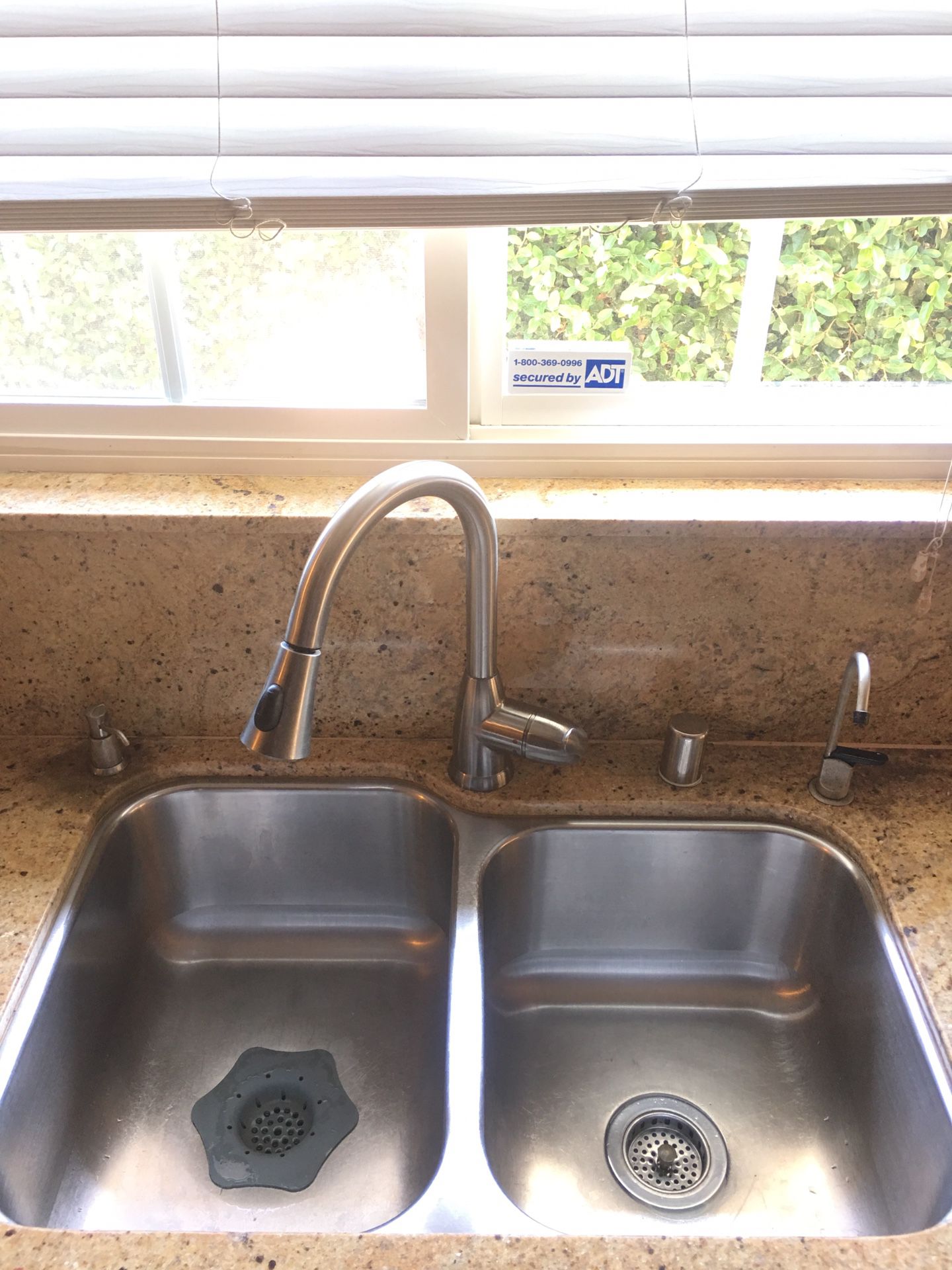 Stainless steal kitchen sink and faucet