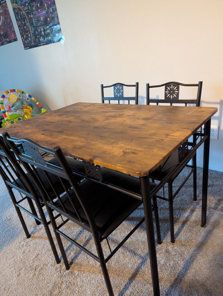 ⚡A Dining Set Used (Like New)! -- Grab It for Just $120 (OBO)!⚡
