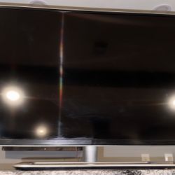 Vizio 32” Smart TV + Wall Mount + Remote Bundle