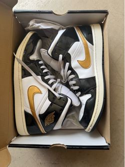 Air Jordan’s size 13 for Men’s! Black and gold