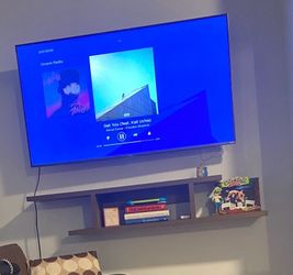 Floating TV Shelf / Entertainment Shelf – Excellent Condition