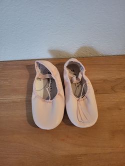 Girls pink ballet slippers like new sz 13 kids
