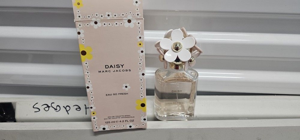 Marc Jacobs Daisy Perfume 
