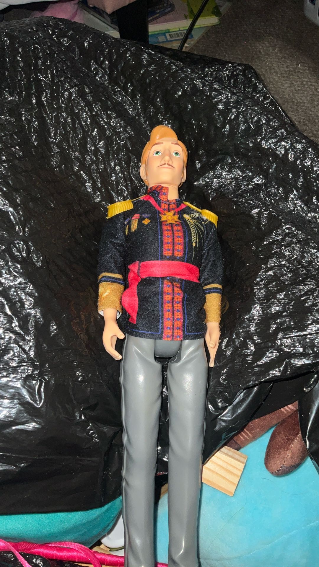 Father of Anna and Elsa from frozen very hard to find perfect condition all pieces attached