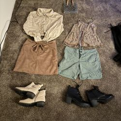 Lot Of Women’s clothes 