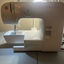 SINGER Start Model 1304 Sewing Machine Clean  And Turns On