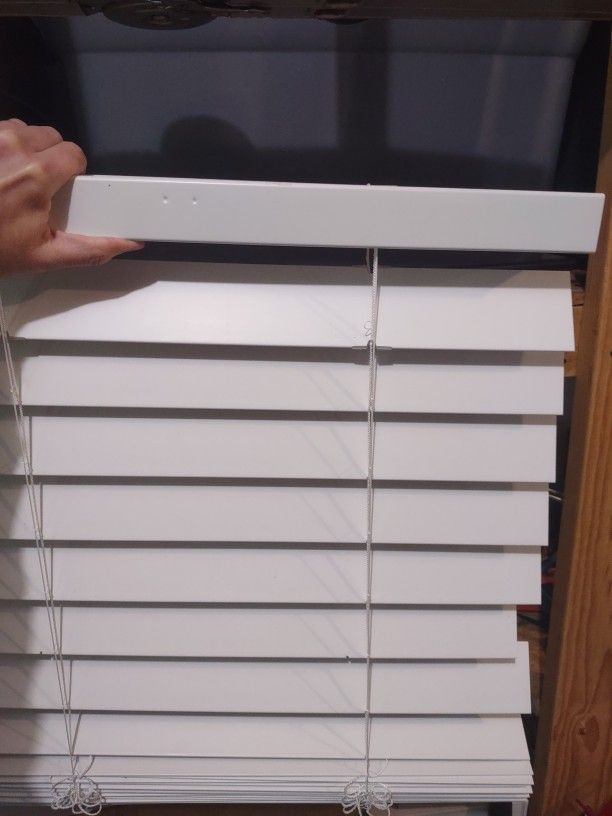 Levolor Blinds 2.5"-23"x48"