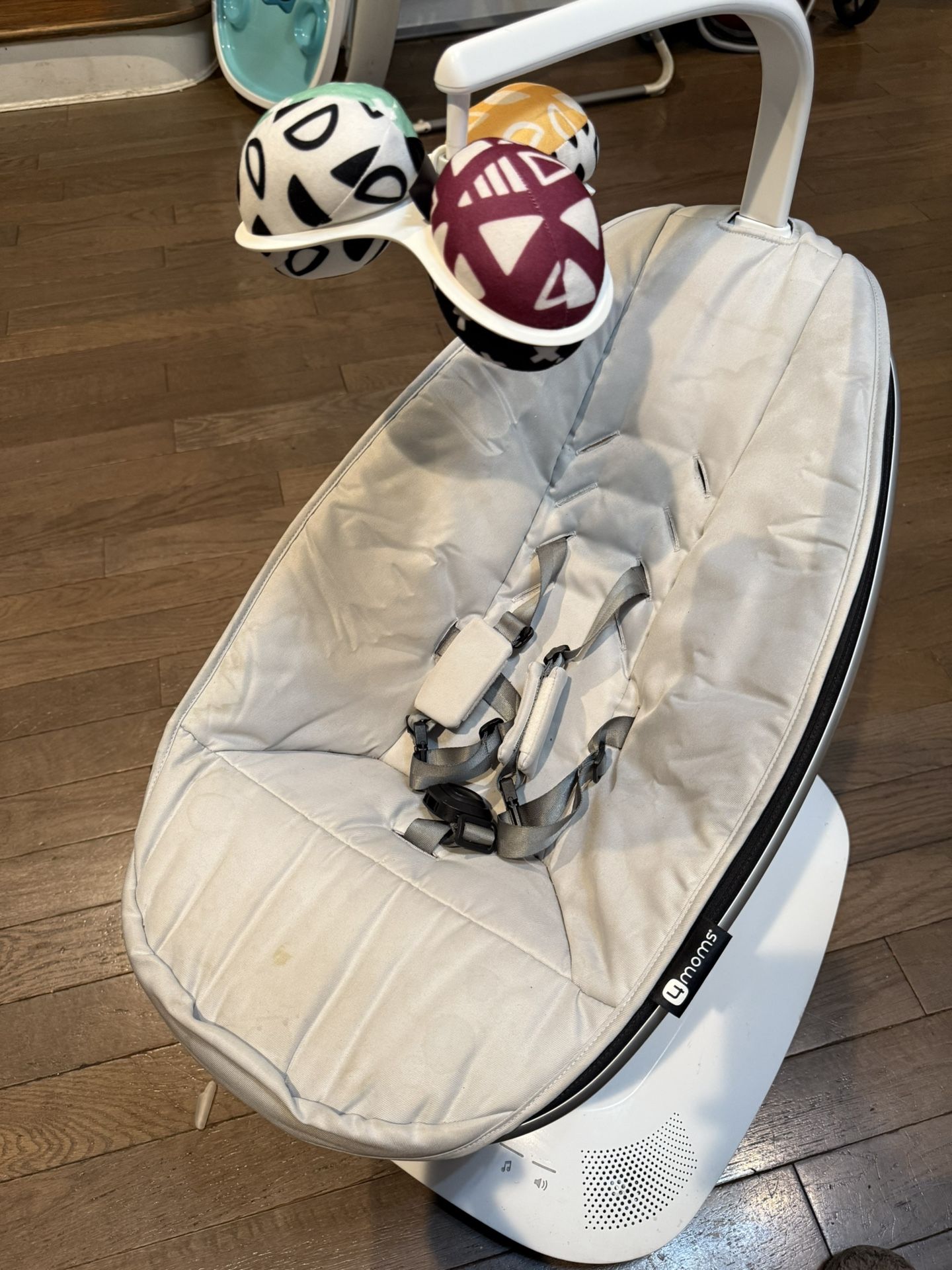 4moms MamaRoo Multi-Motion Baby Swing, Bluetooth Enabled with 5 Unique Motions, Grey