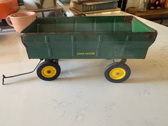 Vintage John Deere Die-Cast Metal Toy Wagon