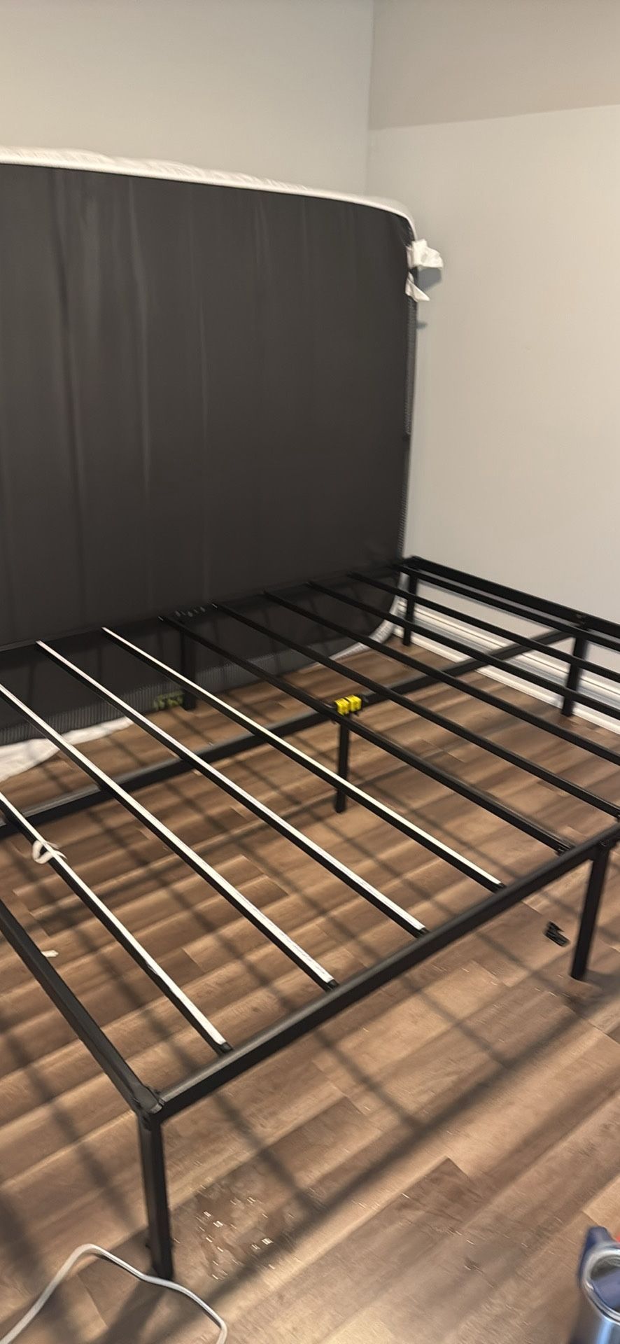 🛏️ Queen Size Metal Bed Frame – Sturdy & Easy Assembly