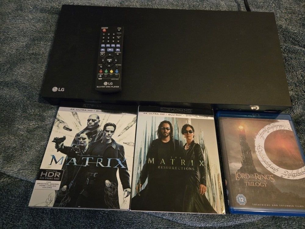LG UP870 Ultra HD Blu-Ray Disc Player 4k 3D UHD Bundled w/ Remote Lord Of The Rings 4K Matrix 4K