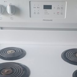 Frigerdare Electric  Stove In Excellent Condition