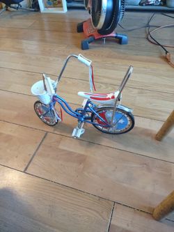 AMERICAN GIRL/ TOY BIKE