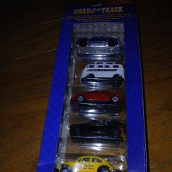 Maisto Road & Track die cast collectors edition  Vee Dubs Lot of 2