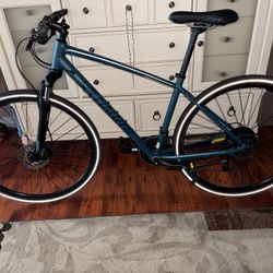 2022 Specialized Crosstrail Bicycle Size Medium In Excellent Condition 