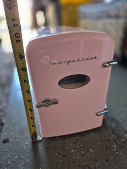 Mini 6 can pink fridge
