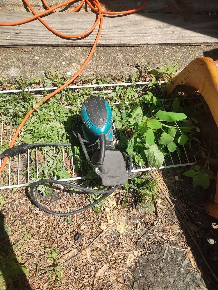 Makita Finishing Sander