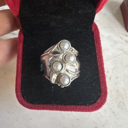 925 Sterling Silver Ring With Genuine Pearls, Beautiful 😍 , Marked 925 , Size 7 