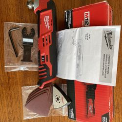 Milwaukee M12 Oscillating Multi-Tool 2426-20 — Like New