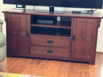 TV table, 4 .5 ft long x 2ft tall