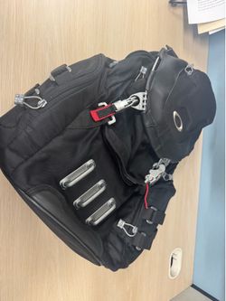 Oakley Kitchen Sink Backpack (Like-New)