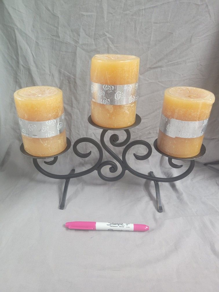Metal Candle Holder With 3 Candles