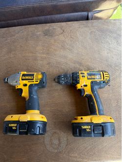 Dewalt drill set with battery with charger