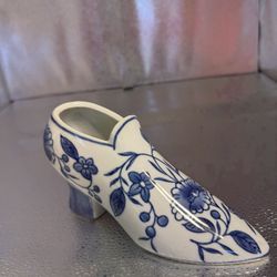 A Piece Of Art This Blue And White Shoe Is Beautiful 