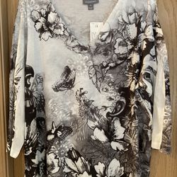 New With Tags Essentials Womens Tunic top 3/4 Sleeve Vneck White With Black And Gray Flowers And Butterflies With Silver Bling Size 1X