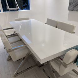 Modani Dining Table With Chairs 