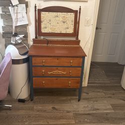 Early 1900s Dresser. Missing Mirror. Mahogany Wood