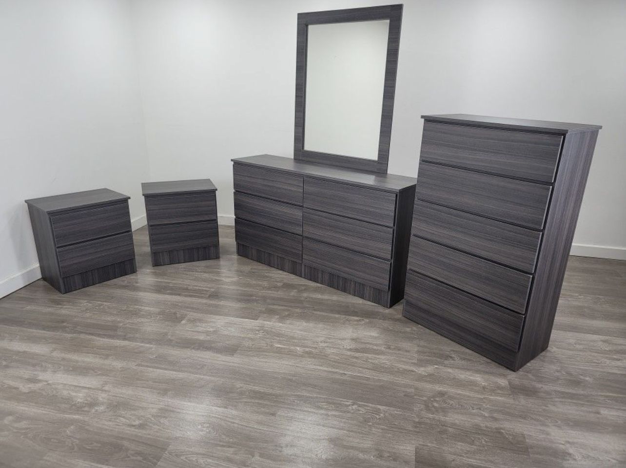 Dresser Whit Mirror, Chest And 2 Nightstands - Cómoda Con Espejo , Gavetero Y 2 Mesitas De Noche