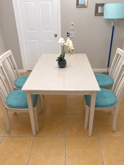Whitewashed Dining Table Set – Like New!