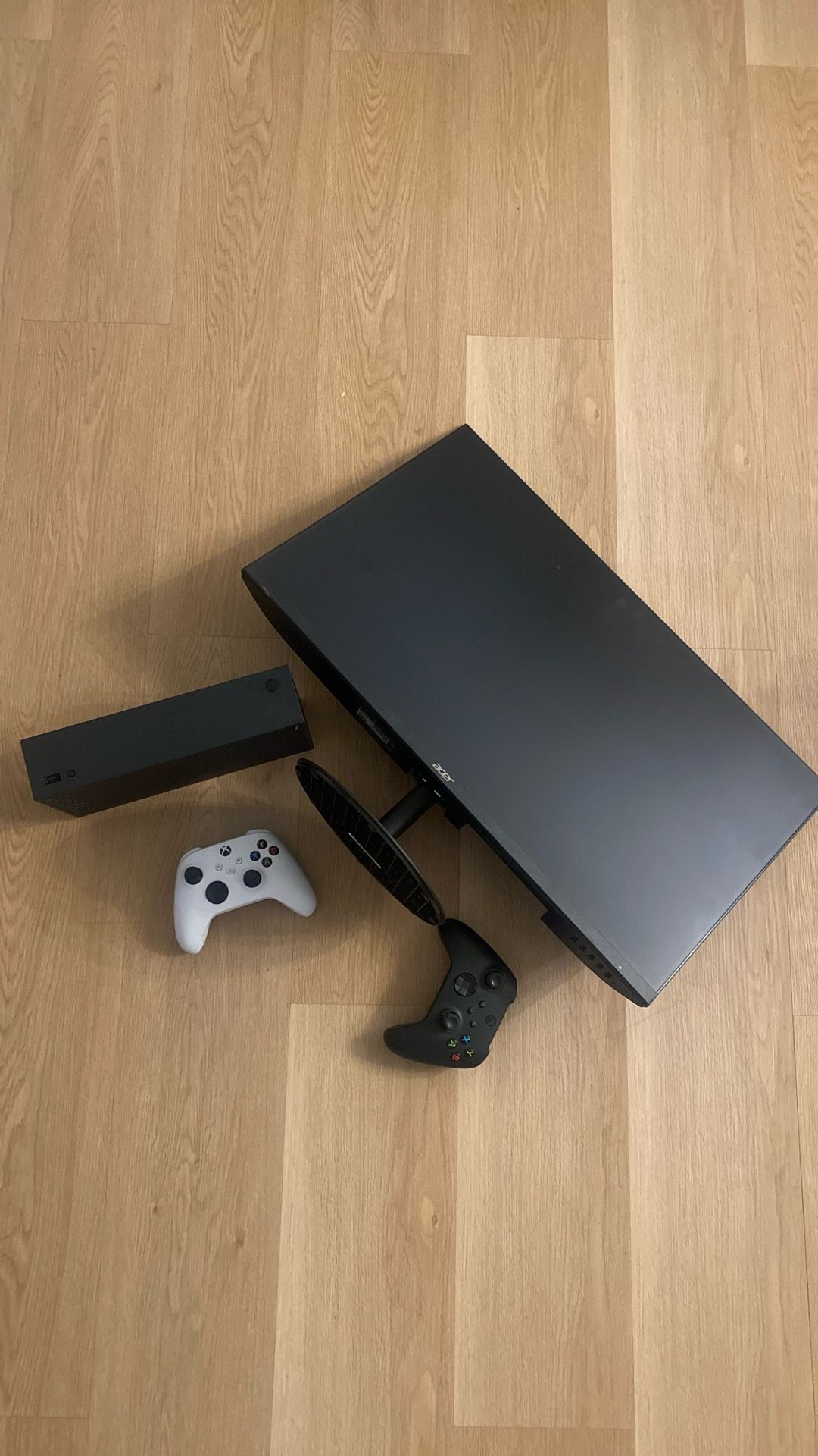 X-box + Controllers + Monitor Bundle