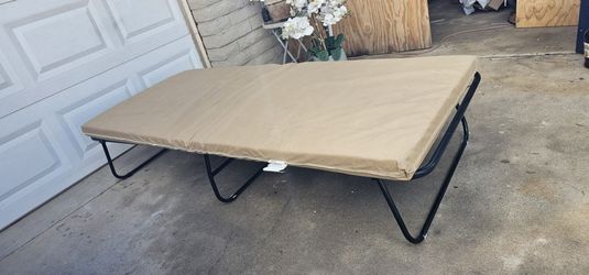 **Folding Guest Bed with Mattress**