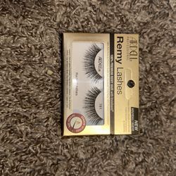 eyelashes