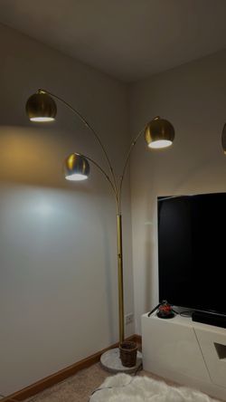 Floor Lamp. (Gold)