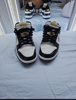Nike Dunk Low – Men’s Size 8