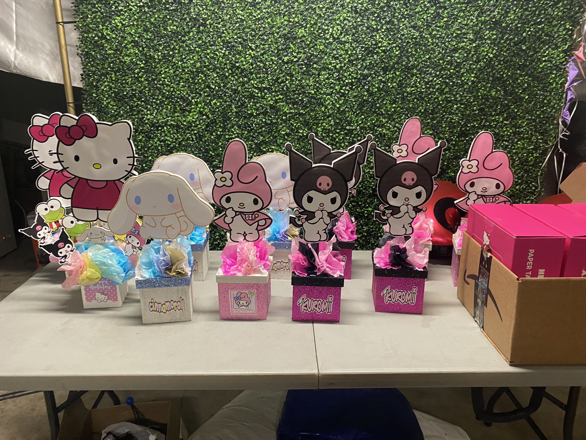 Hello Kitty Center Pieces