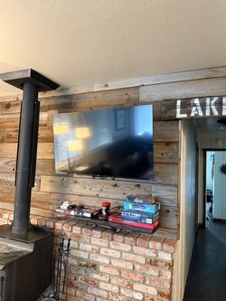 Roku Flat Screen TV and Wall Mount