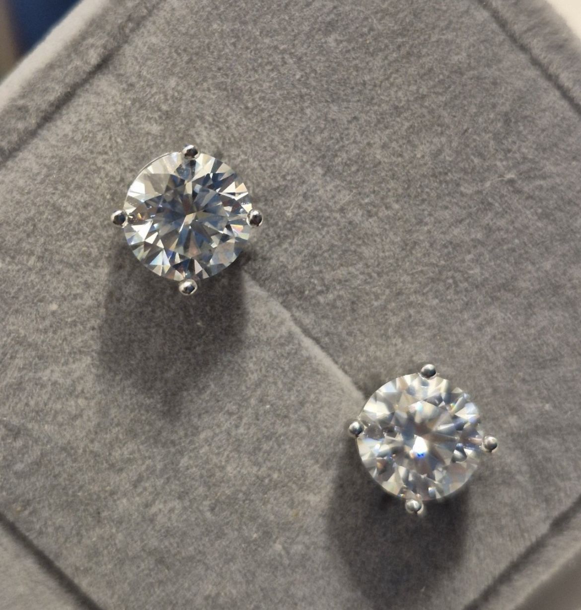 4 carat Total Weight Moissanite Diamond Earrings * New