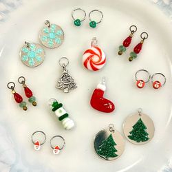 🎅 Darling lot bundle assortment of Christmas, winter charms and pendants